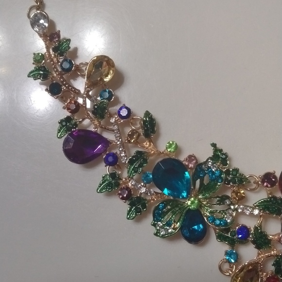 BETSEY JOHNSON SHIMMERING MULTI COLOR FLORAL GARDEN BIB NECKLACE,Luxury - Picture 5 of 16